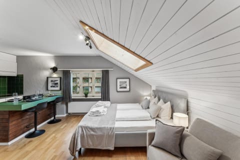 Bed, Living room, Photo of the whole room, Seating area, Bedroom
