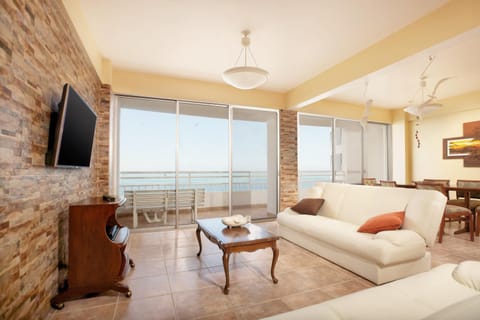 TV and multimedia, Living room, On site, City view, Sea view