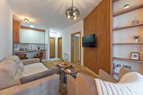 TV and multimedia, Kitchen or kitchenette, Living room, Seating area, Dining area, air conditioner