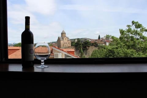 Property building, Balcony/Terrace, Food and drinks