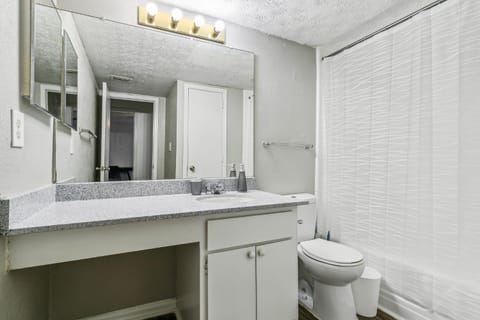 Halsten at Vinings 3006 spacious 1 Bed 1 Bath Apartment in Vinings