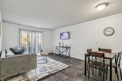 Halsten at Vinings 3006 spacious 1 Bed 1 Bath Apartment in Vinings