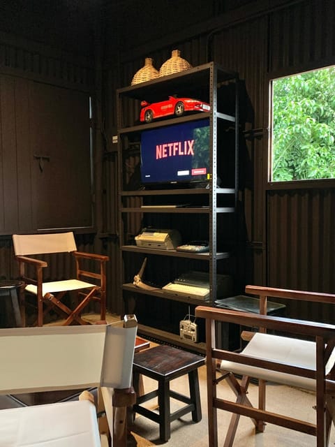 Communal lounge/ TV room, TV and multimedia, Living room, Seating area