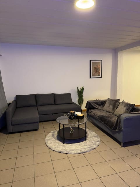 Appartement de Luxe Entièrement Rénové - Proche Aéroport de Bruxelles, Quartier Chic Apartment in Brussels