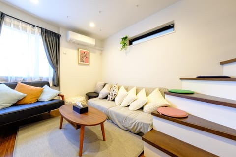 Living room, Seating area, air conditioner