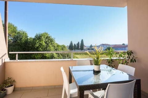 Patio, Day, Natural landscape, View (from property/room), Balcony/Terrace, Dining area