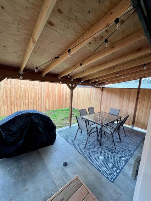 Forks Cedar House House in Forks