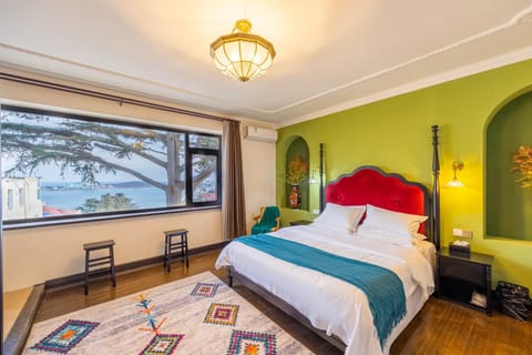 Bed, Bedroom