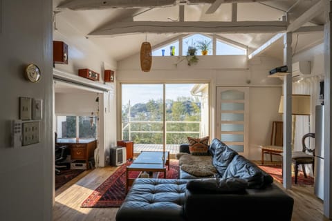 Communal lounge/ TV room, TV and multimedia, Living room, Seating area, Evening entertainment