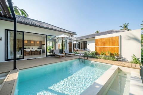 Property building, Patio, Swimming pool, sunbed