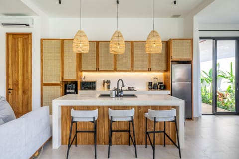 Kitchen or kitchenette, Lounge or bar, Seating area, Dining area, stove