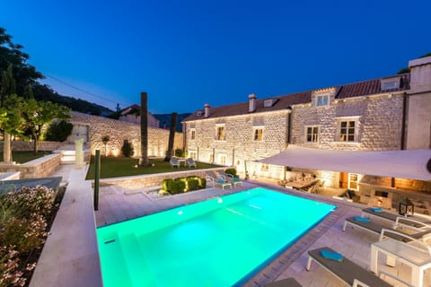 Property building, Pool view, Swimming pool, Swimming pool