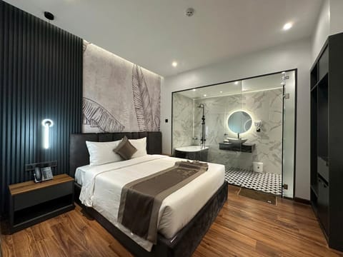 Bed, Bathroom, TV and multimedia, Photo of the whole room, Bedroom, towels