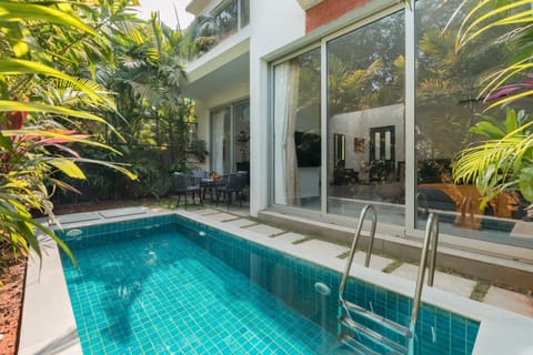 Swimming pool, Swimming pool