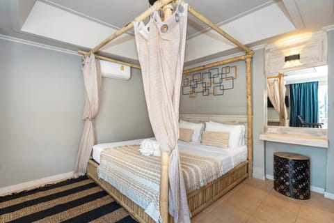 Bed, Bedroom, towels, air conditioner
