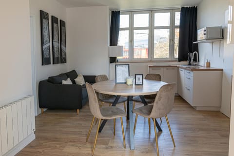 Kitchen or kitchenette, Living room