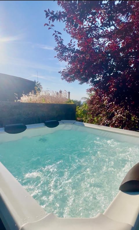Garden, Hot Tub
