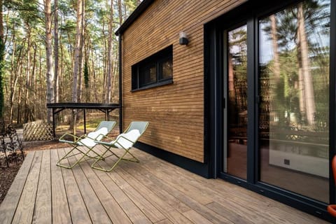 Property building, Spring, Garden, View (from property/room), Balcony/Terrace, Garden view, sunbed