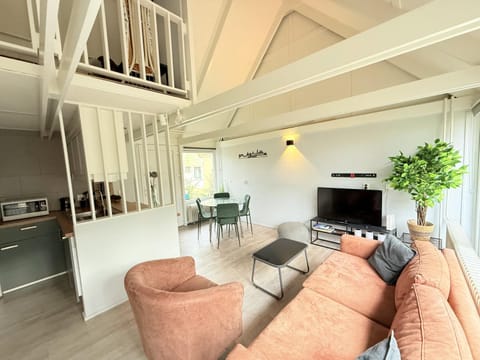 Communal lounge/ TV room, Living room