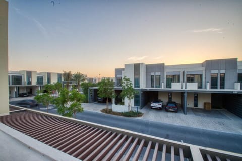 Property building, Day, View (from property/room), Balcony/Terrace, Parking