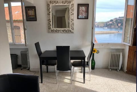 Dining area, City view, Sea view