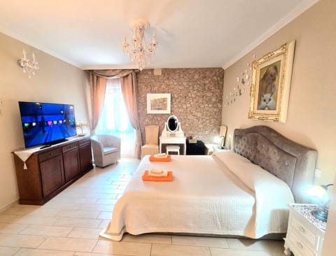 Living room, Bedroom