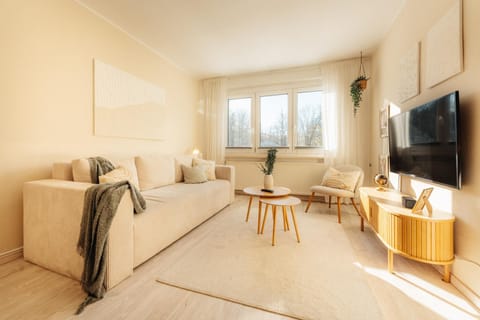 Bed, TV and multimedia, Living room, Seating area, Bedroom