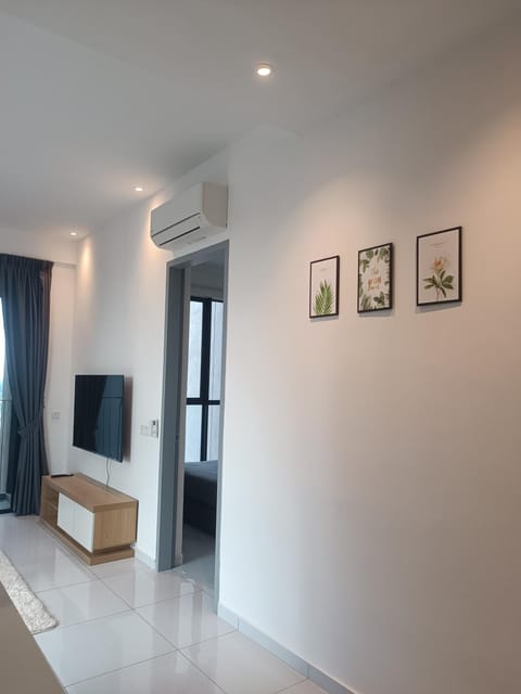 TV and multimedia, Living room, Seating area, air conditioner