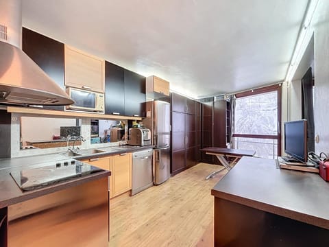 Dining area, dishwasher, oven, stove, toaster