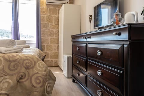 Queen Mary Luxury Rooms Split Apartment in Split