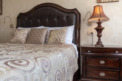 Queen Mary Luxury Rooms Split Apartment in Split