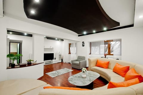 Communal lounge/ TV room, TV and multimedia, Living room