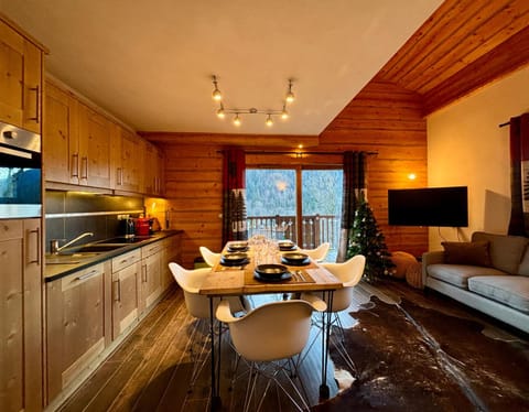 TV and multimedia, Kitchen or kitchenette, Living room, Dining area