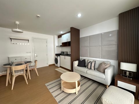 TV and multimedia, Kitchen or kitchenette, Living room, Seating area, Dining area, minibar