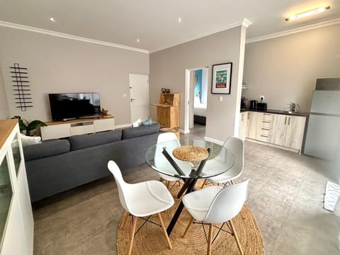 TV and multimedia, Kitchen or kitchenette, Living room, Dining area, minibar