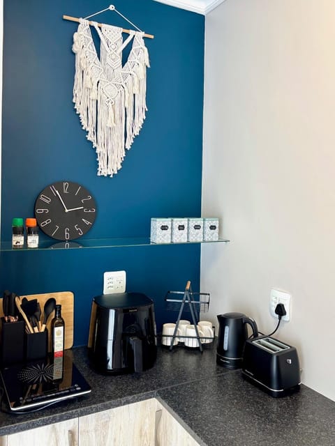 Coffee/tea facilities, Kitchen or kitchenette, minibar, toaster