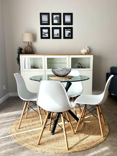 Seating area, Dining area