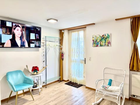 TV and multimedia, Photo of the whole room, Seating area, Evening entertainment
