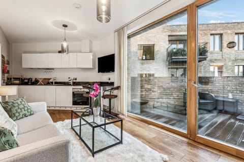 TV and multimedia, View (from property/room), Balcony/Terrace, Kitchen or kitchenette, Living room, Seating area, Dining area, stove