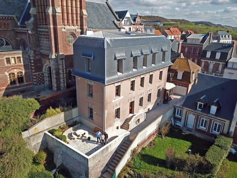 Property building, Facade/entrance, Day, Bird's eye view, View (from property/room), Balcony/Terrace, City view, Garden view