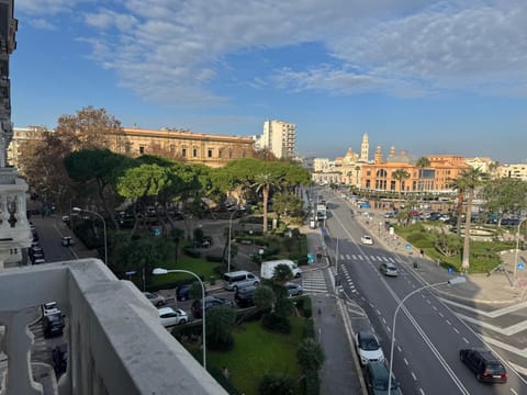 Day, Neighbourhood, City view, Street view, Location