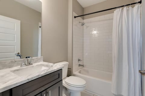 Shower, Toilet, Bathroom, Bath