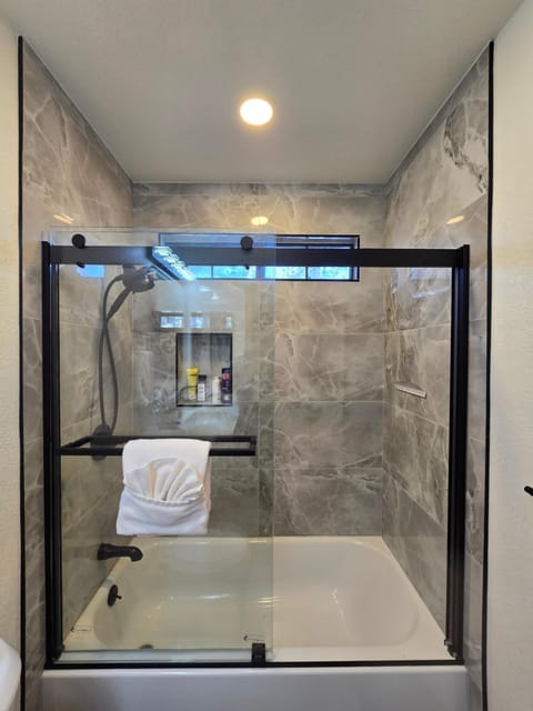 Modern Lagunita Cabin Near the Lake Cabin in Big Bear