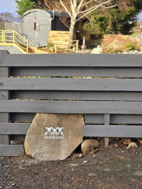 Ty'r Bugail - Shepherds Hut Campground/
RV Resort in Wales