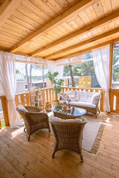 "Emili Paulina" holiday home 70m from the beach - SEA VIEW- free parking and WiFi House in Šibenik-Knin County, Croatia