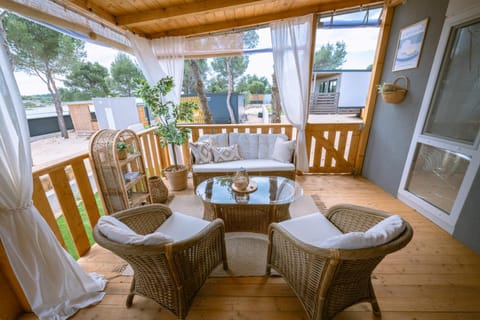 "Emili Paulina" holiday home 70m from the beach - SEA VIEW- free parking and WiFi House in Šibenik-Knin County, Croatia