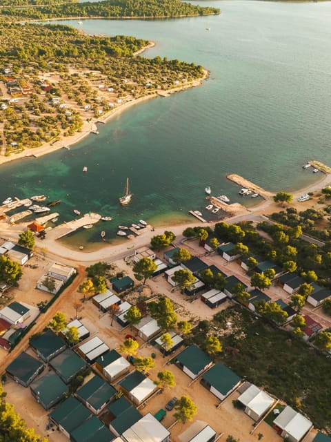 "Emili Paulina" holiday home 70m from the beach - SEA VIEW- free parking and WiFi House in Šibenik-Knin County, Croatia