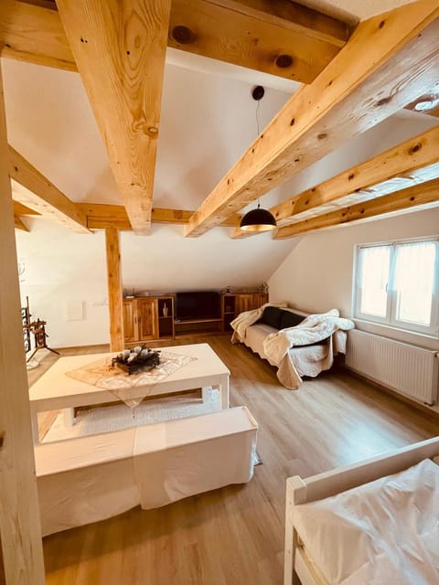 Bed, TV and multimedia, Living room, Photo of the whole room, Seating area