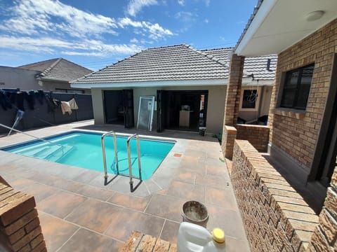 Nana Guest House Bed and Breakfast in Cape Town