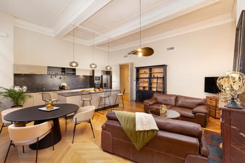 TV and multimedia, Kitchen or kitchenette, Living room, Dining area